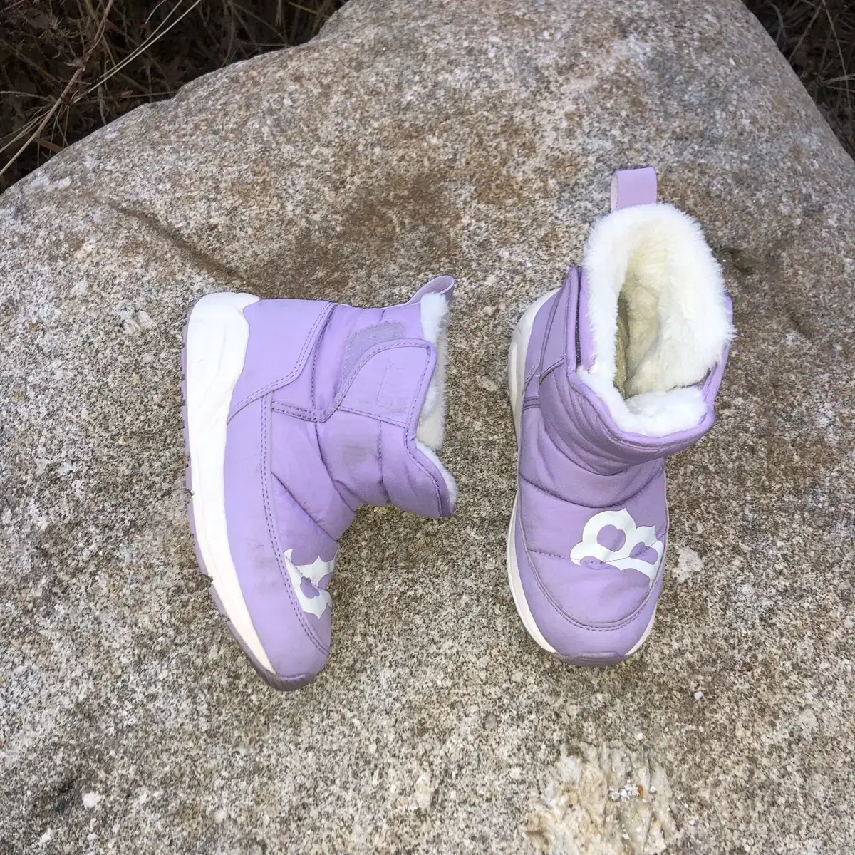 Vintage MLB pale purple fur boots